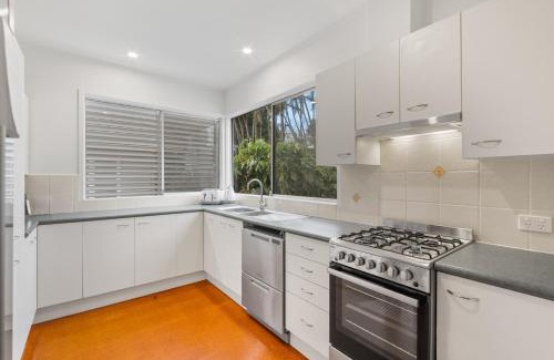 Newmarket Maison | Elegant 4-Bed Home Near Shops & Dining