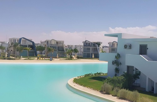 Ad-Dab'ah Chalet De Ski | Elegant 4-Bedroom Beachfront Chalet with WiFi & AC in Beautiful Fouka Bay