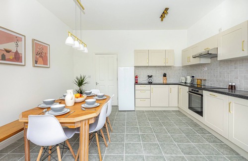 Deptford Maison | Elegant 4BR 3-Storey Townhouse in Lively Deptford