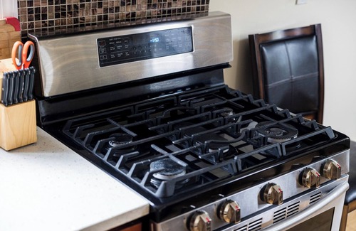 Valley Stream Maison | SPACIOUS 5BR HOME – 5 MIN TO JFK, WALK TO MALL & TRAIN, FREE PARKING!
