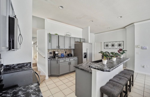 Marbella Maison | Elegant 5BR Villa with Private Pool by RedAwning