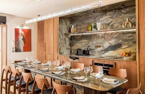 Marais Appartement | Elegant 6-Bedroom Apartment on Rue des Archives with A/C