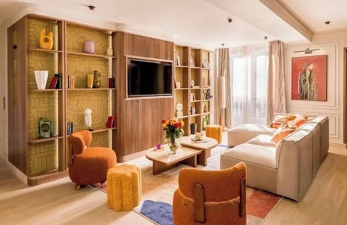 Marais Appartement | Elegant 6-Bedroom Apartment on Rue des Archives with A/C