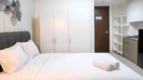 Suko Manunggal Appartement | Elegant and Best Choice Studio at Grand Sungkono Lagoon Apartment By Travelio