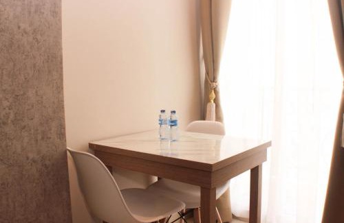 Jakarta Appartement | Elegant and Strategic Loft Studio Apple 1 Condovilla Apartment By Travelio