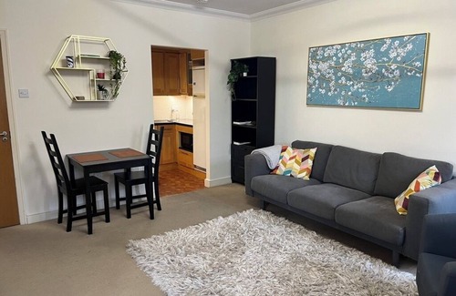 Stillorgan Appartement | Elegant and tranquil apartment in prime location. Beautiful landscaped gardens!