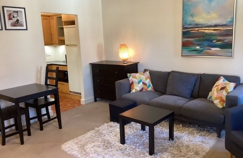 Stillorgan Appartement | Elegant and tranquil apartment in prime location. Beautiful landscaped gardens!