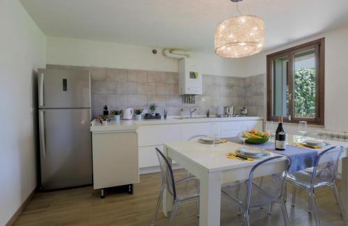 Borgo Trento Appartement | Elegant Apartment: [Free Netflix, Wi-Fi & Parking]