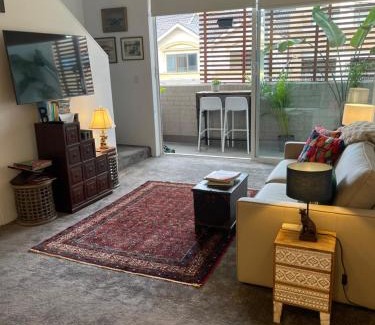 Newtown Appartement | Elegant Apartment, Heart of Newtown with Secure Parking