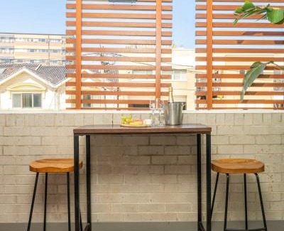 Newtown Appartement | Elegant Apartment, Heart of Newtown with Secure Parking
