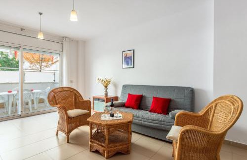 Lloret de Mar Appartement | Elegant Apartment in Lloret de Mar, 85 m² with Pool