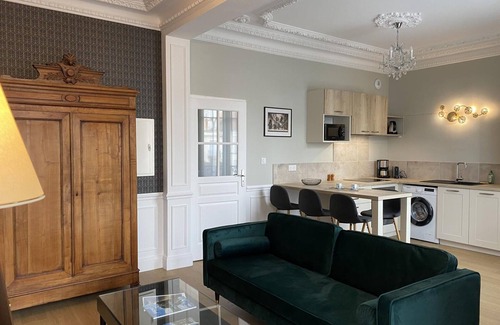 Vieux Vichy Appartement | Appartement Équipé avec Balcon au Cœur de Vichy - Proche Thermes et Commerces