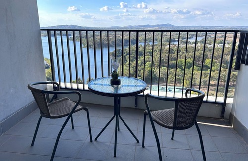 Bruce Appartement | Elegant apartment with Skyline views. 5 min to Canberra university