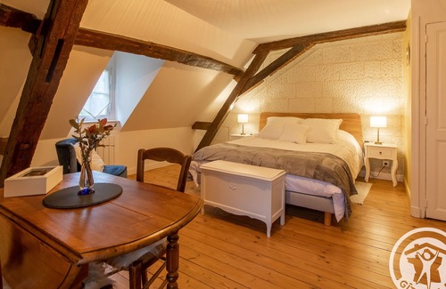 La Menitre Lit Et Petit-Déjeuner | Elegant B&B near Loire with park and pool
