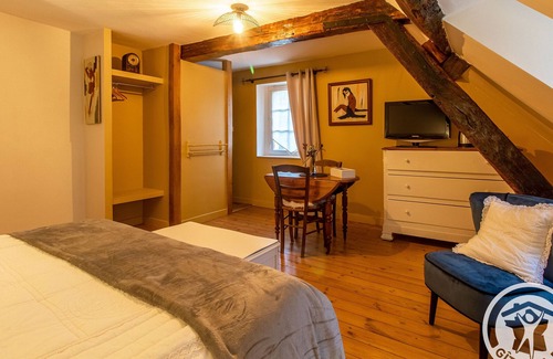 La Menitre Lit Et Petit-Déjeuner | Elegant B&B near Loire with park and pool