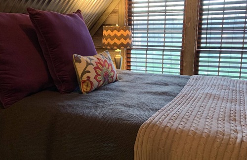Washington Lit Et Petit-Déjeuner | Bozeman Loft-Dépendance-Supérieure-Salle de bain privée séparée