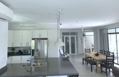 Playa Grande Maison | Élégante Casa Blanca à Playa Grande
