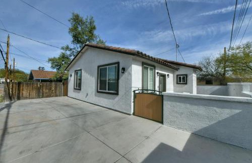 Feldman's Maison | Elegant Casita half Mile to UA