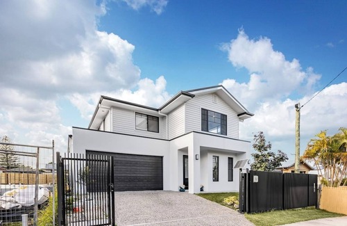 Upper Mount Gravatt Maison | Elegant & Convenient 4-Beds Villa w/ easy access
