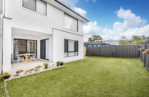 Upper Mount Gravatt Maison | Elegant & Convenient 4-Beds Villa w/ easy access