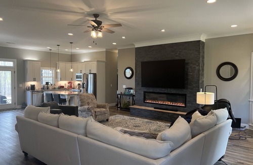 Reidsville Maison | Elegant Countryside Modern Farmhouse