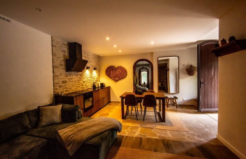Gex Appartement | Elegant Courtyard Retreat on Estate near Geneva. Mont Blanc views. Pet-Friendly!