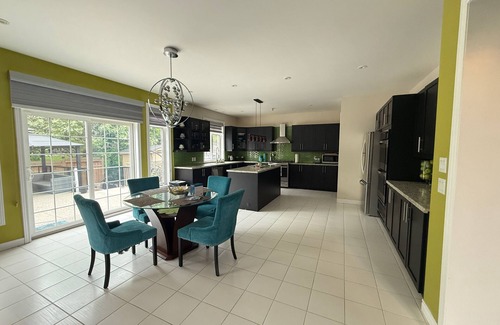 Hamilton Maison | Elegant & Cozy Designer Home in Meadowlands