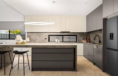Picnic Point Maison | Elegant Designer House - Family & Pet Friendly