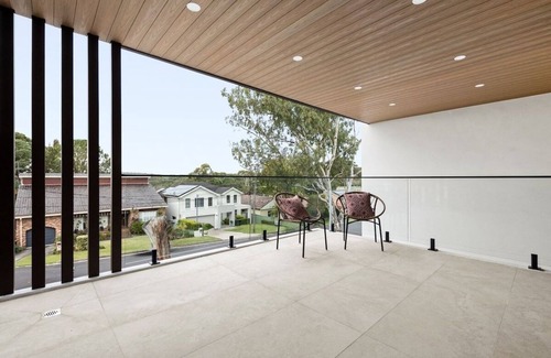 Picnic Point Maison | Elegant Designer House - Family & Pet Friendly