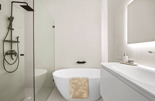 Picnic Point Maison | Elegant Designer House - Family & Pet Friendly