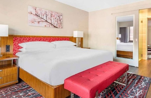 West End Station Balnéaire | Elegant Georgetown Retreat | Hilton 1BR Suite | Walk to Shops & Dining | The Dis