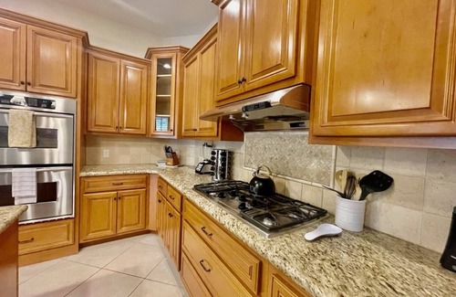 Black Mountain Maison | Elegant Henderson 5 Bdrm Home & Resort Style Bkyd w/Pool & Basketball court