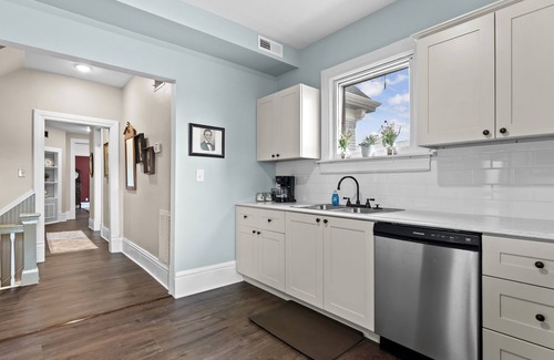 Springfield Appartement | Elegant Historic Stay | Walk to Capitol & Attractions | Modern Comfort