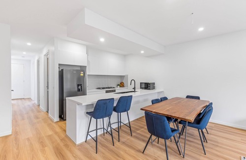Wandana Heights Maison | "Elegant Home in Highton with Stunning City Views