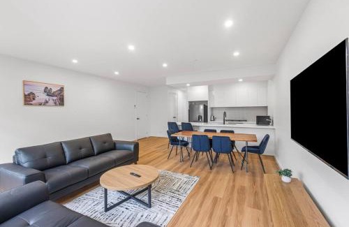 Highton Maison | "Elegant Home in Highton near City City"