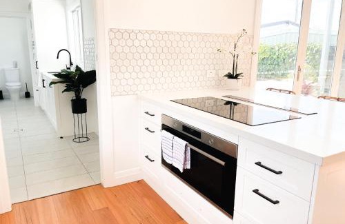 Wagga Wagga Maison | Elegant House Near Health Hub