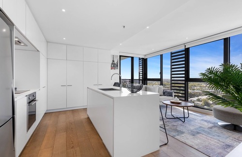 Flemington Appartement | Elegant Inner-West 2-Bed with City Views & Pool