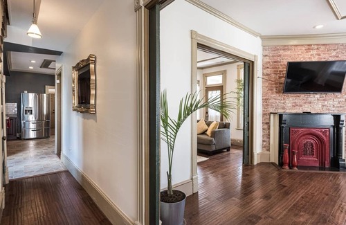 Washington Maison | La vue à DC: élégant, très grand lit, intimité, parking gratuit