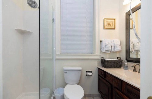 French Quarter Hôtel | Elegant King Studio w/Garden Courtyard – French Quarter Stay Full of Charm