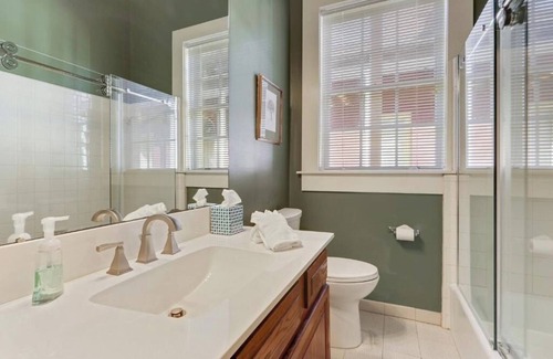 French Quarter Hôtel | Elegant King Studio w/Garden Courtyard – French Quarter Stay Full of Charm