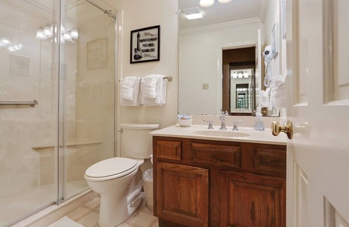 French Quarter Hôtel | Elegant King Studio w/Garden Courtyard – French Quarter Stay Full of Charm