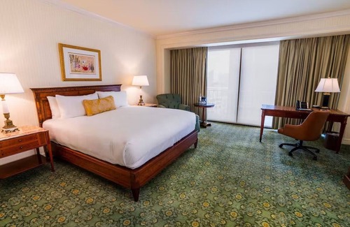 Civic Core Hôtel | Elegant King Suite at Westgate Hotel, Poolside Ambience, Central San Diego