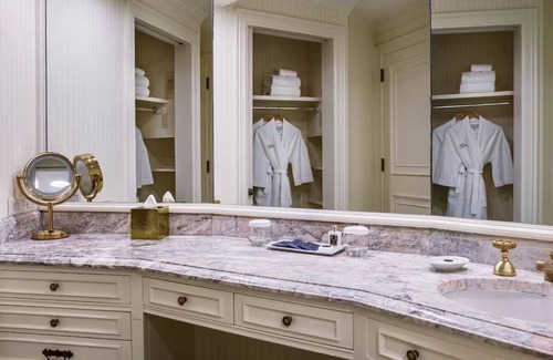 Civic Core Hôtel | Elegant King Suite at Westgate Hotel, Poolside Ambience, Central San Diego