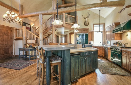 Keystone Maison | Goldenrod Home 7 dort 15 personnes, blanchisserie priv����e, HOT TUB PRIV��, garage, retraite familiale! par SummitCove Lodging