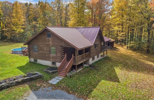 South Gibson Chalet De Ski | Elegant log chalet w/hot tub sitting on 36 private acres