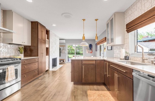 Central Boulder Maison | Elegant Mid Century Modern Ranch - Walk to Pearl and Hiking! EV Charger on Site.