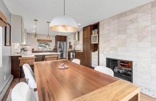 Central Boulder Maison | Elegant Mid Century Modern Ranch - Walk to Pearl and Hiking! EV Charger on Site.