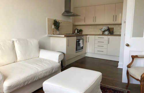 Dalry Appartement | Elegant Modern 1BR Near Center, Trains - 5mn walk