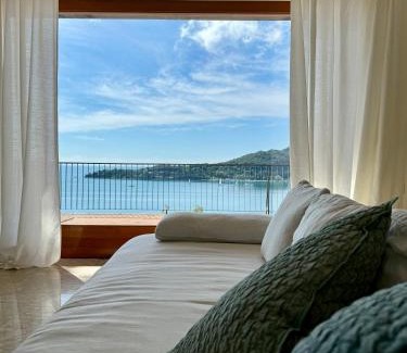 Portovenere Appartement | Elegant modern and bright flat with splendid terrace overlooking the sea and Palmaria Island Modern designer interior accommodates up to six people