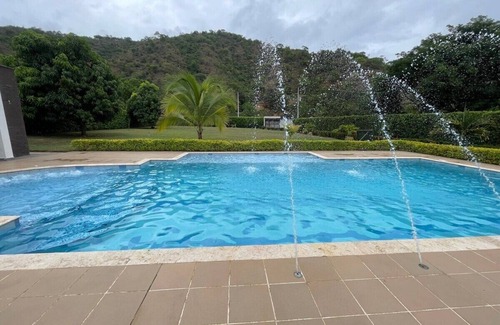 Santa Fe de Antioquia Maison | Elegant Poolside Retreat in Santa Fe